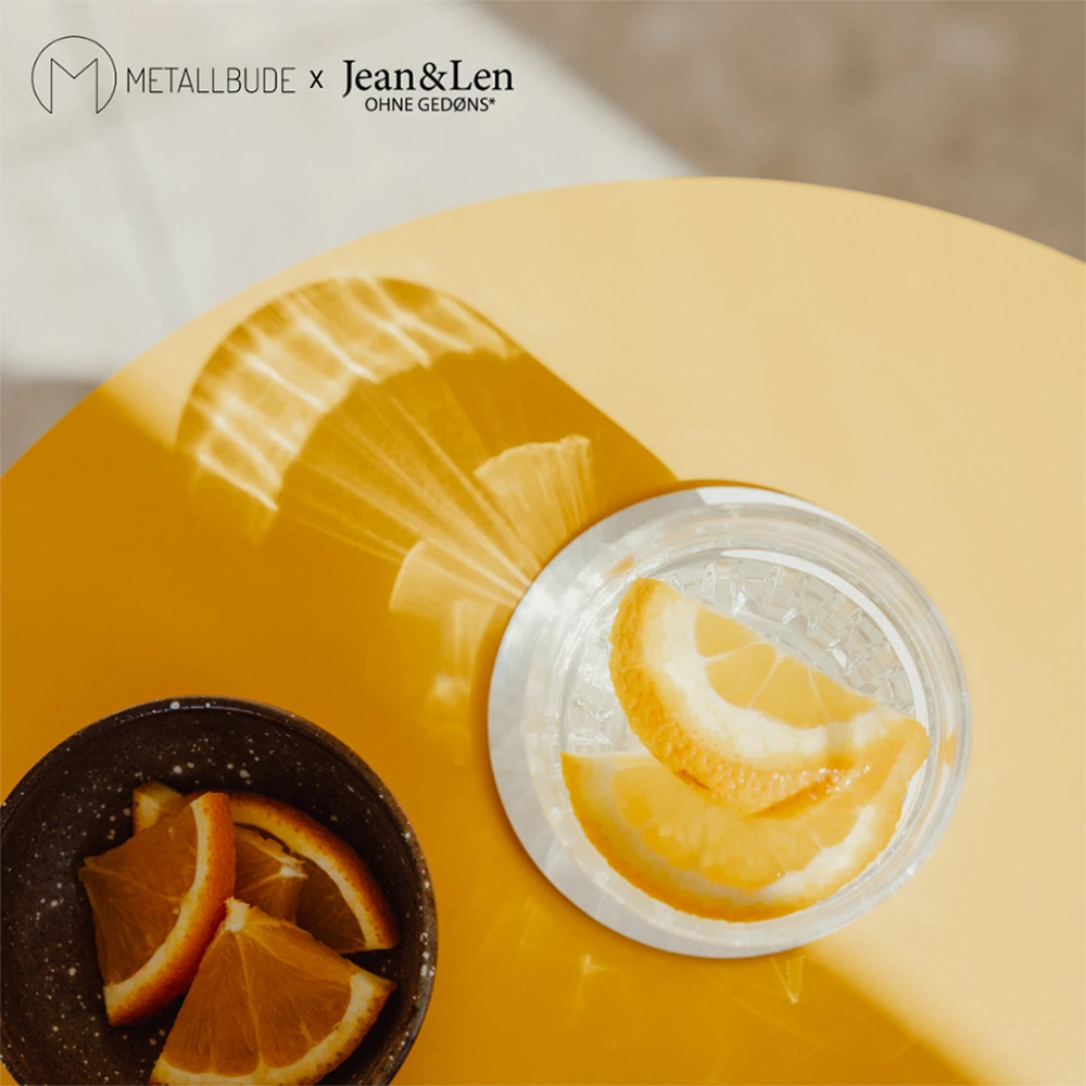 Gewinnspiel Metallbude x Jean&Len - Closeup des Metalltisches