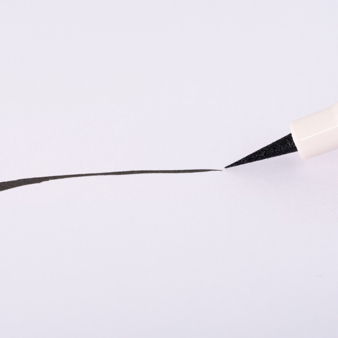 Jean&Len The Liquid Ink Eyeliner Pen 010 True Black, 1 ml Moodshot 3