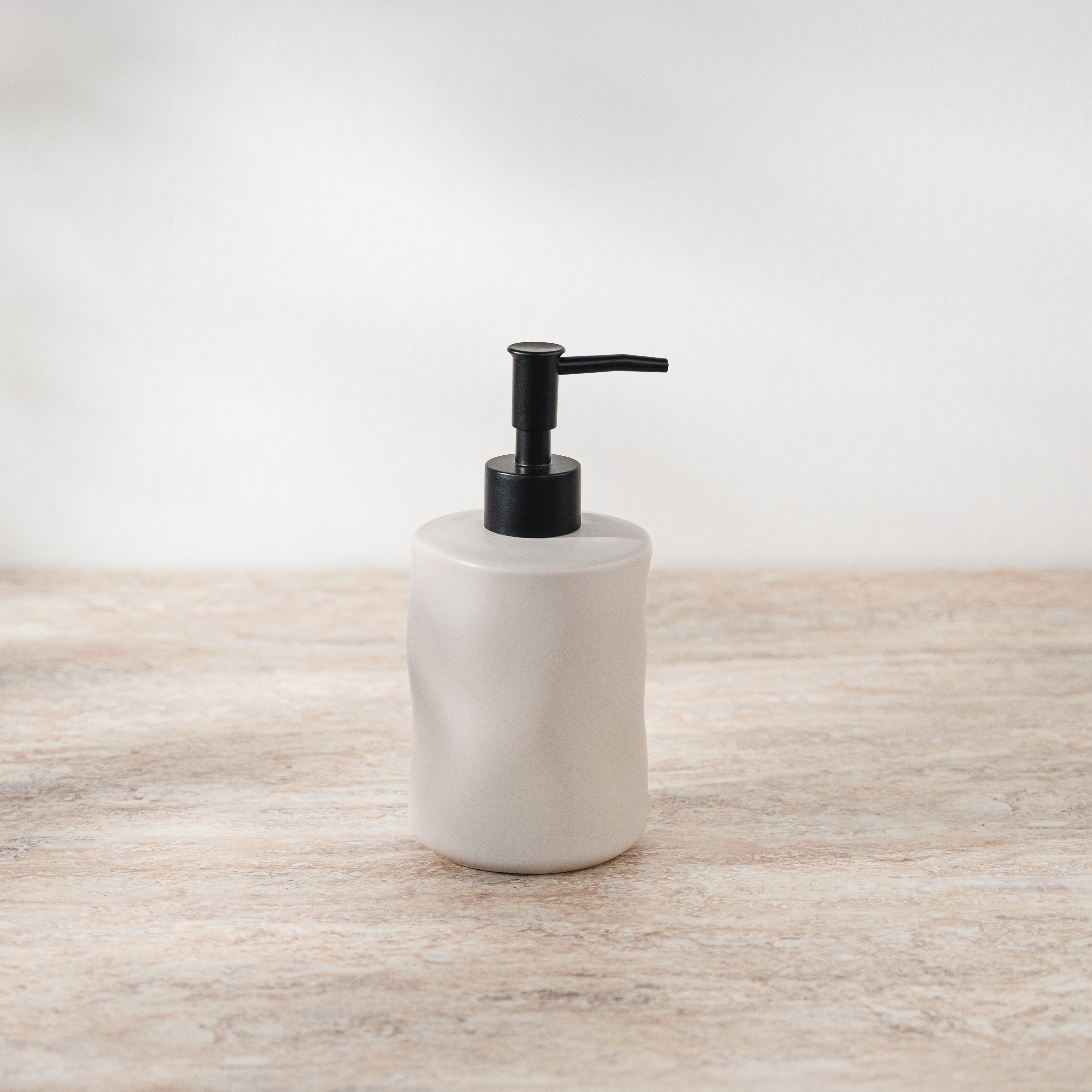 home-seifenspender-steingut-sand-02 home-seifenspender-steingut-sand-02