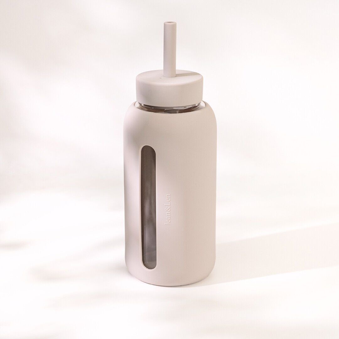 Jean&Len Trinkflasche, Borosilikatglas mit Silikonmantel, greige, 800 ml Moodshot 2