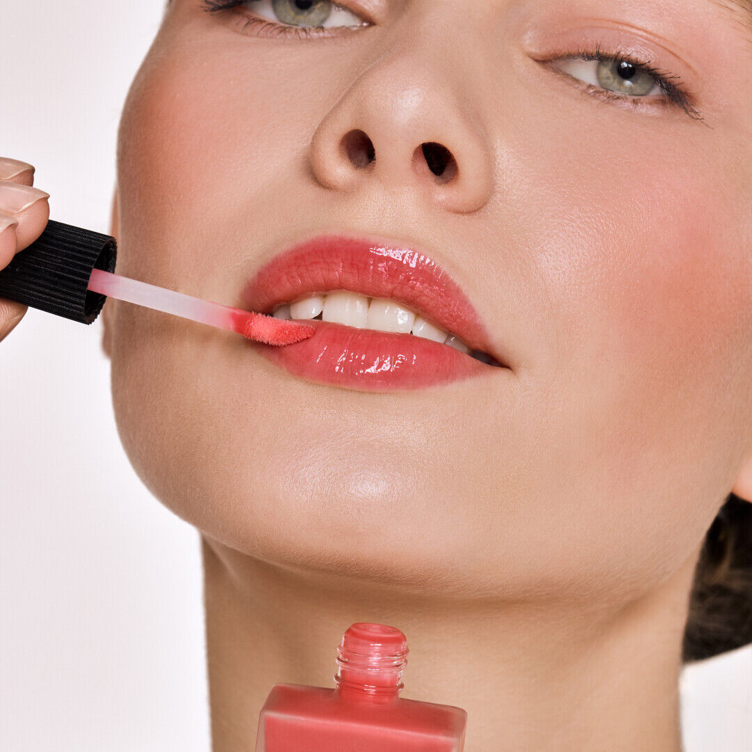 Jean&Len The Tinted Glow Lip Oil 010 Poppy Red, 14 ml Moodshot 3
