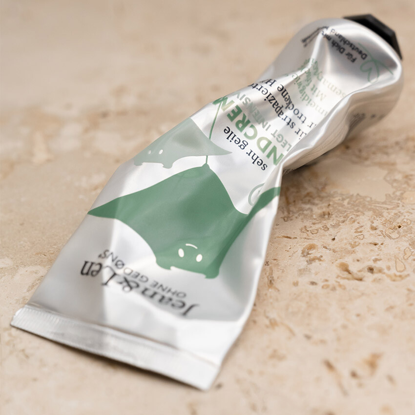 sehr-geile-handcreme-rosemary-ginger-tube-alu-zerknittert-01 sehr-geile-handcreme-rosemary-ginger-tube-alu-zerknittert-01