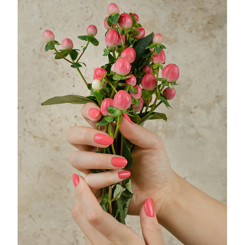 nagellack-pink-coral-blumenstrauss