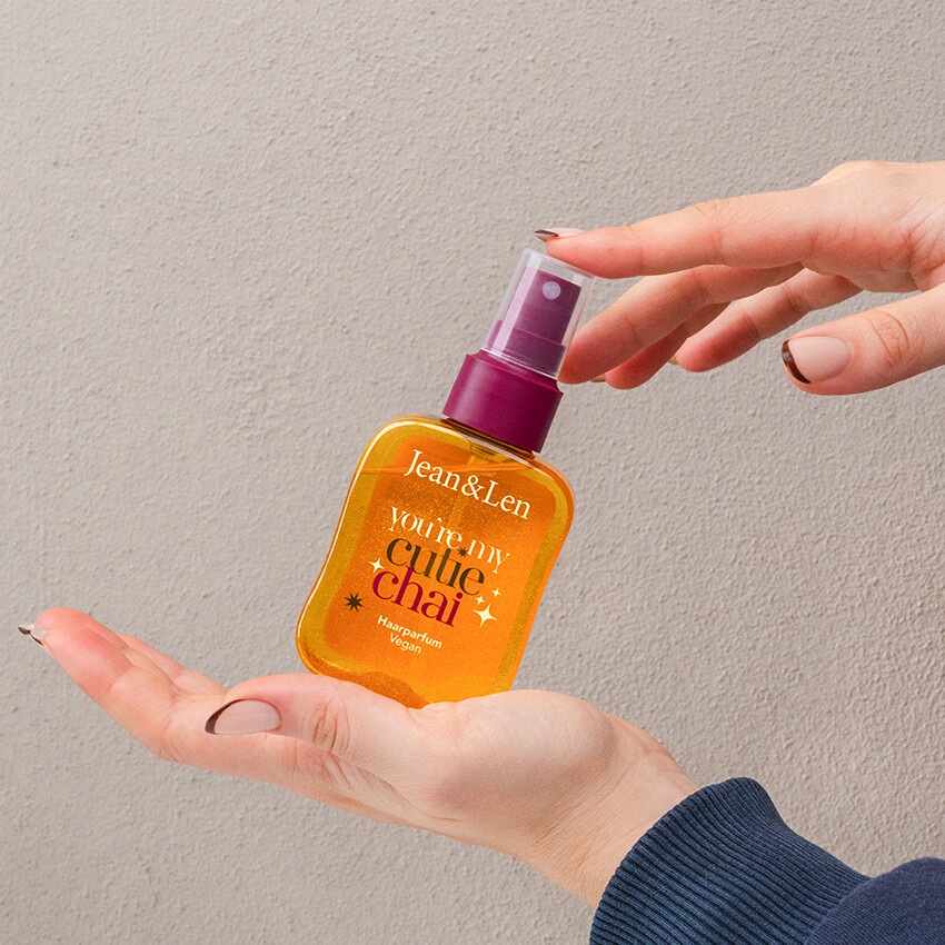 winterhaarparfume-cutie-chai-hand-02
