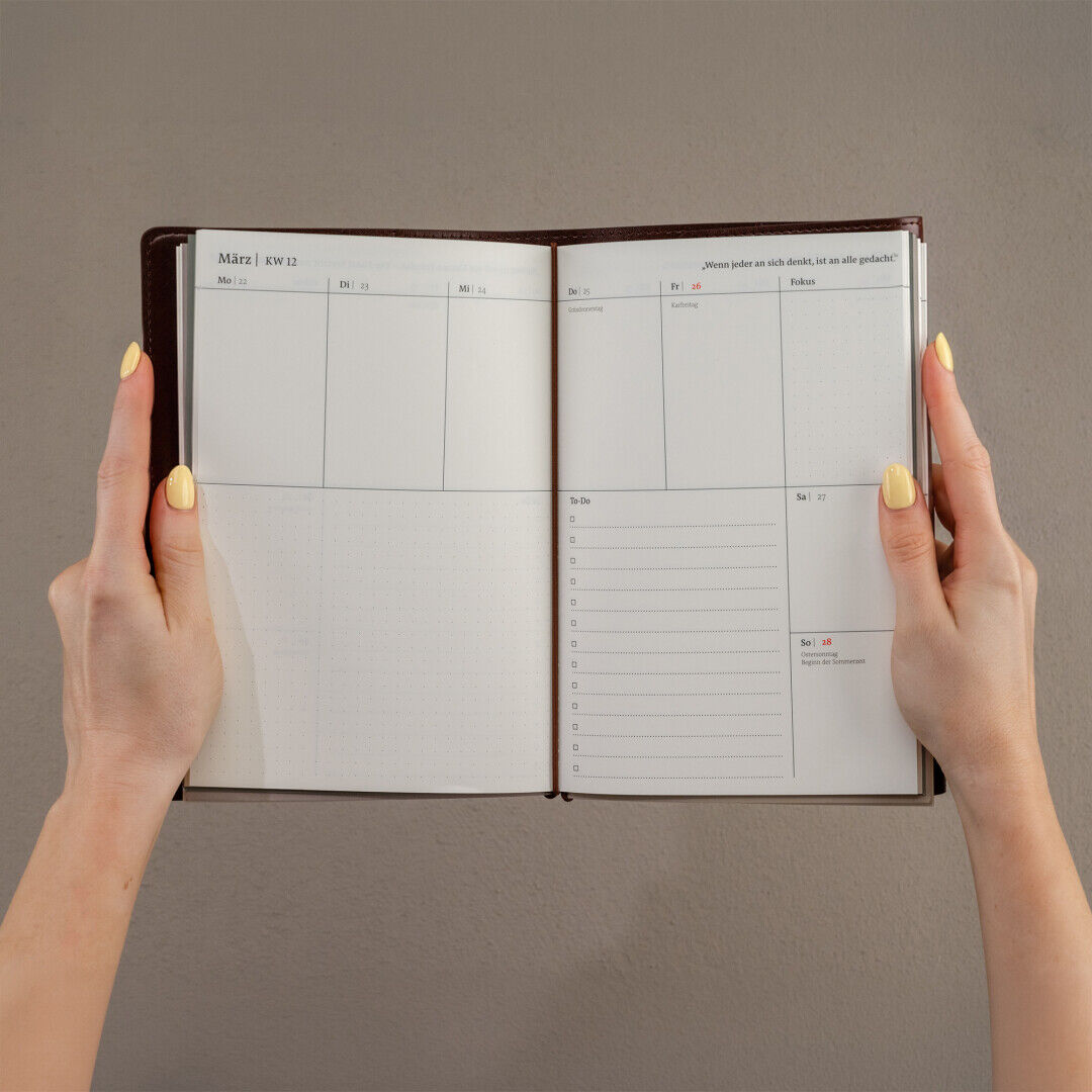 Jean&Len Kalender 2027, Kalenderheftchen, Notizbuch und Kalendercover Moodshot 4